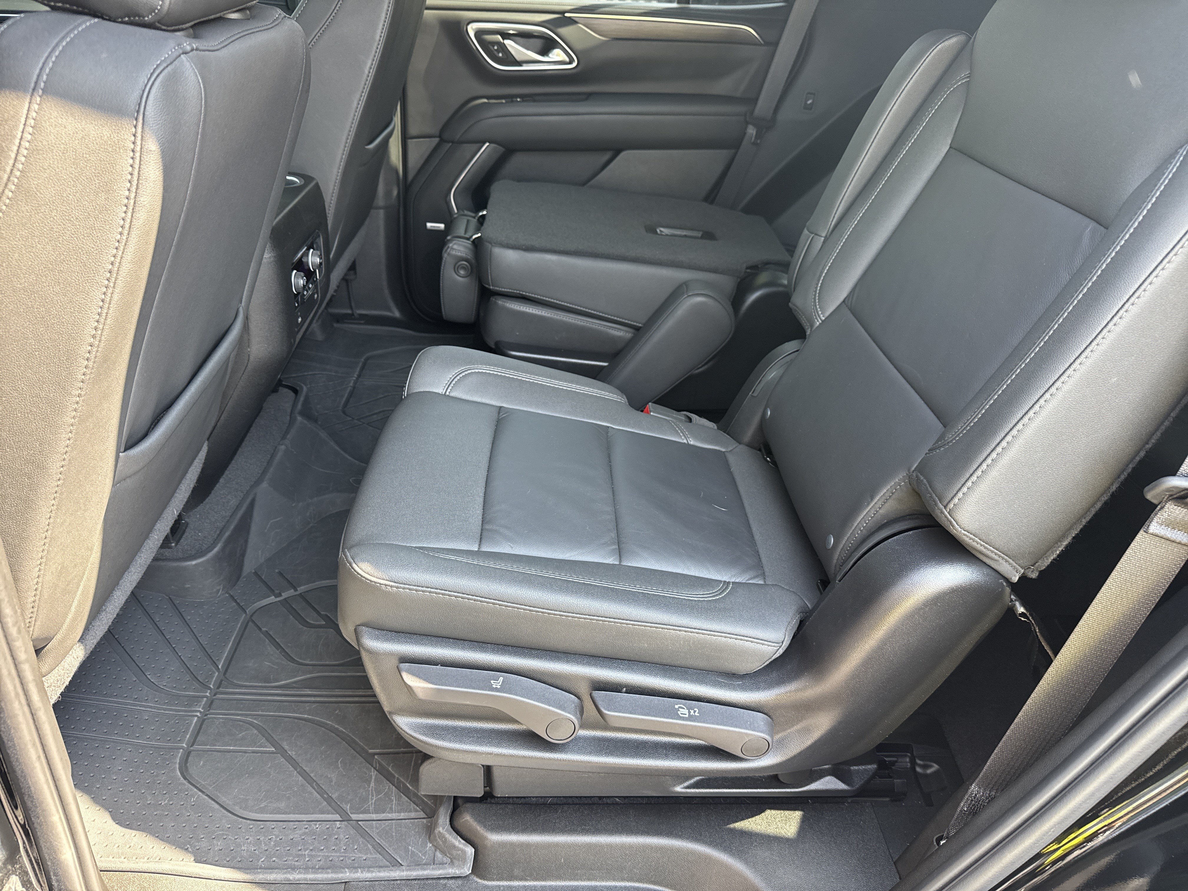 Used 2024 Chevrolet Tahoe LT w/ LT Signature Plus Package RWD image 23
