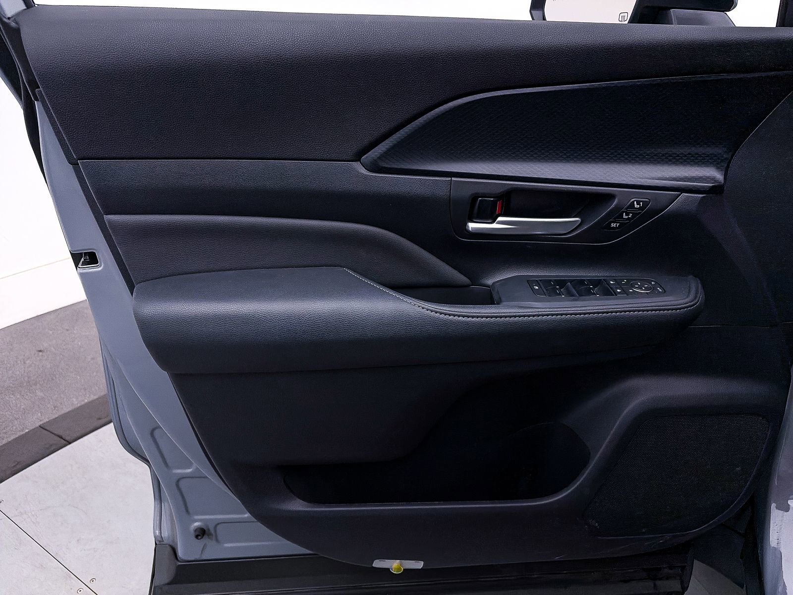 Used 2025 Toyota Grand Highlander AWD Hybrid image 19