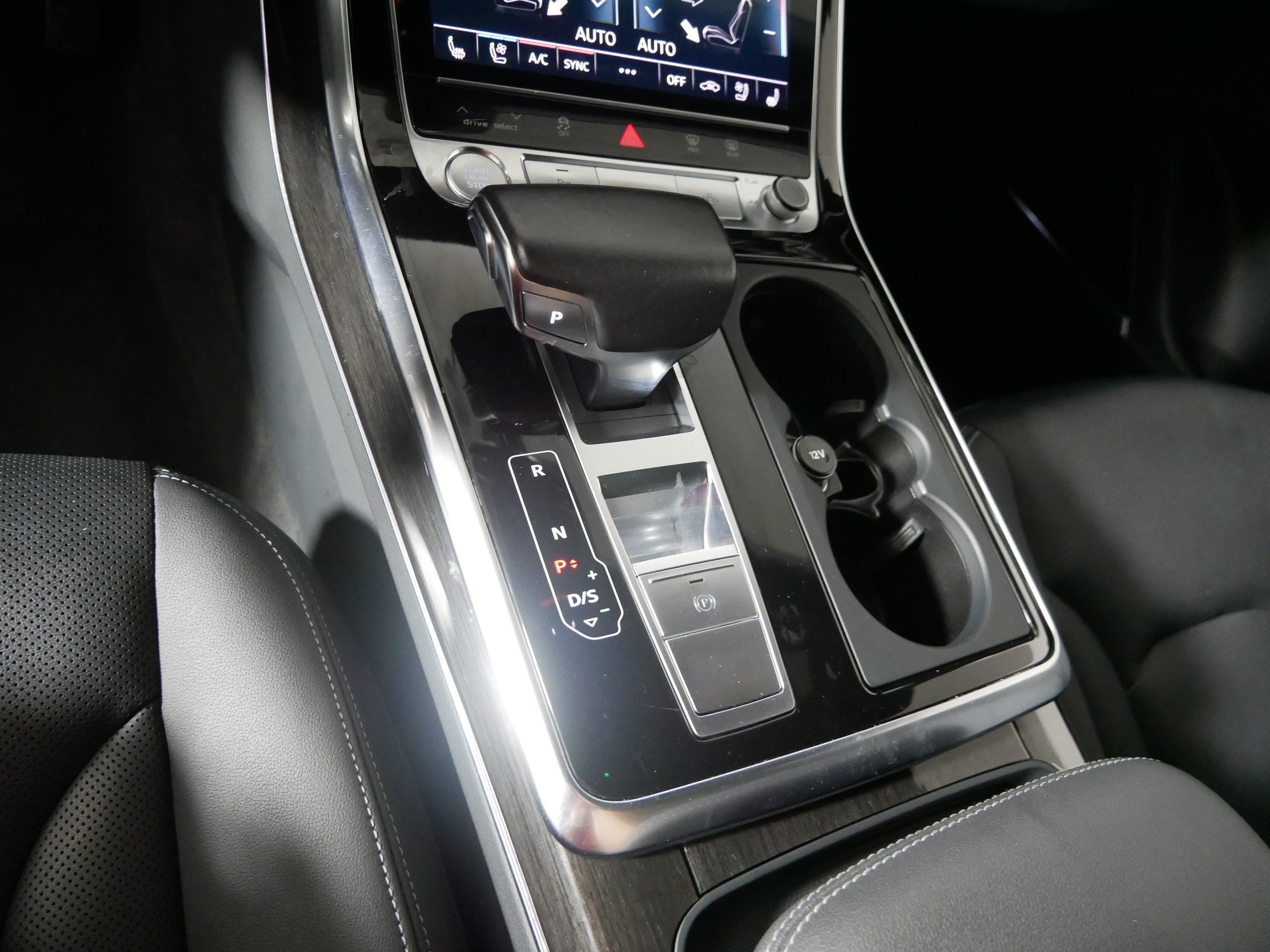 Used 2019 Audi Q8 Prestige AWD/4WD image 24