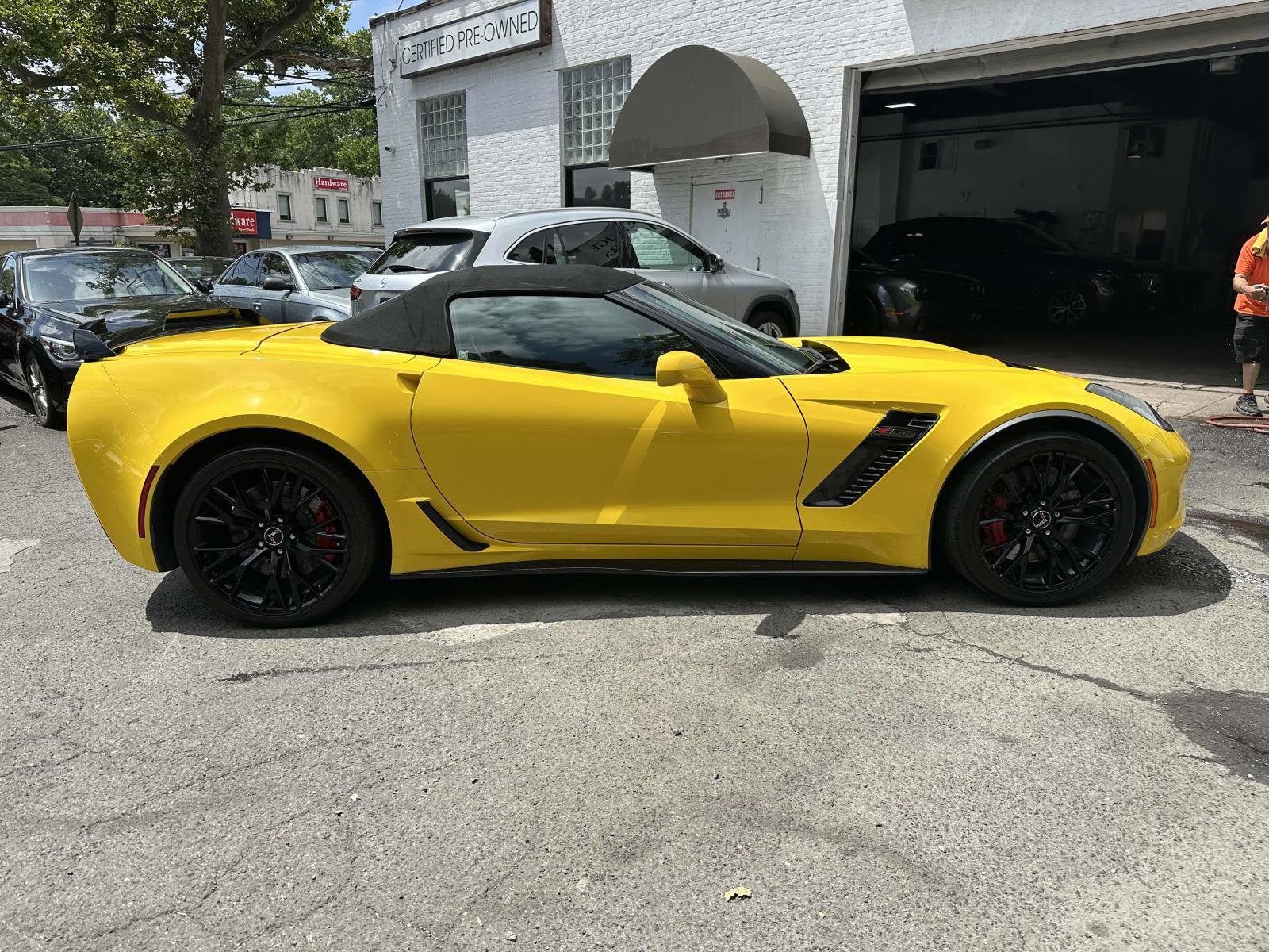 Used 2015 Chevrolet Corvette Z06 w/ 3LZ Preferred Equipment Group RWD image 2