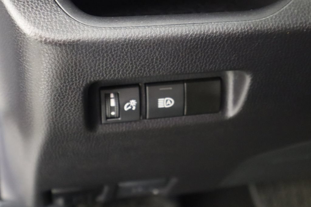 Used 2025 Toyota RAV4 XLE FWD image 22