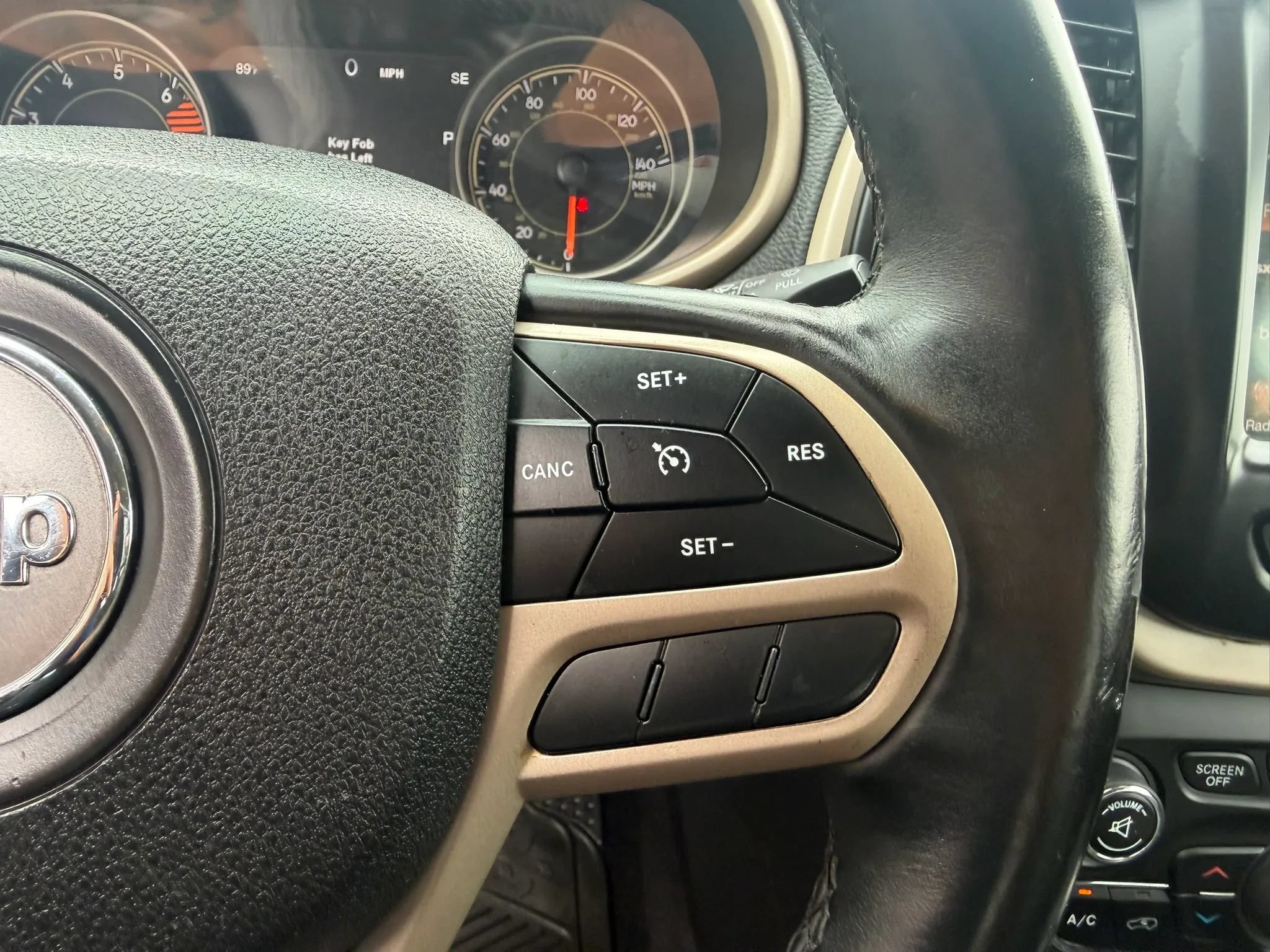 Used 2017 Jeep Cherokee Limited AWD/4WD image 18