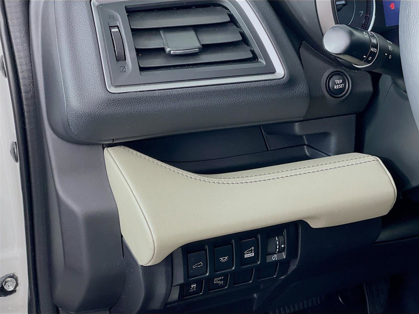 Used 2021 Subaru Ascent Limited w/ Technology Package image 15