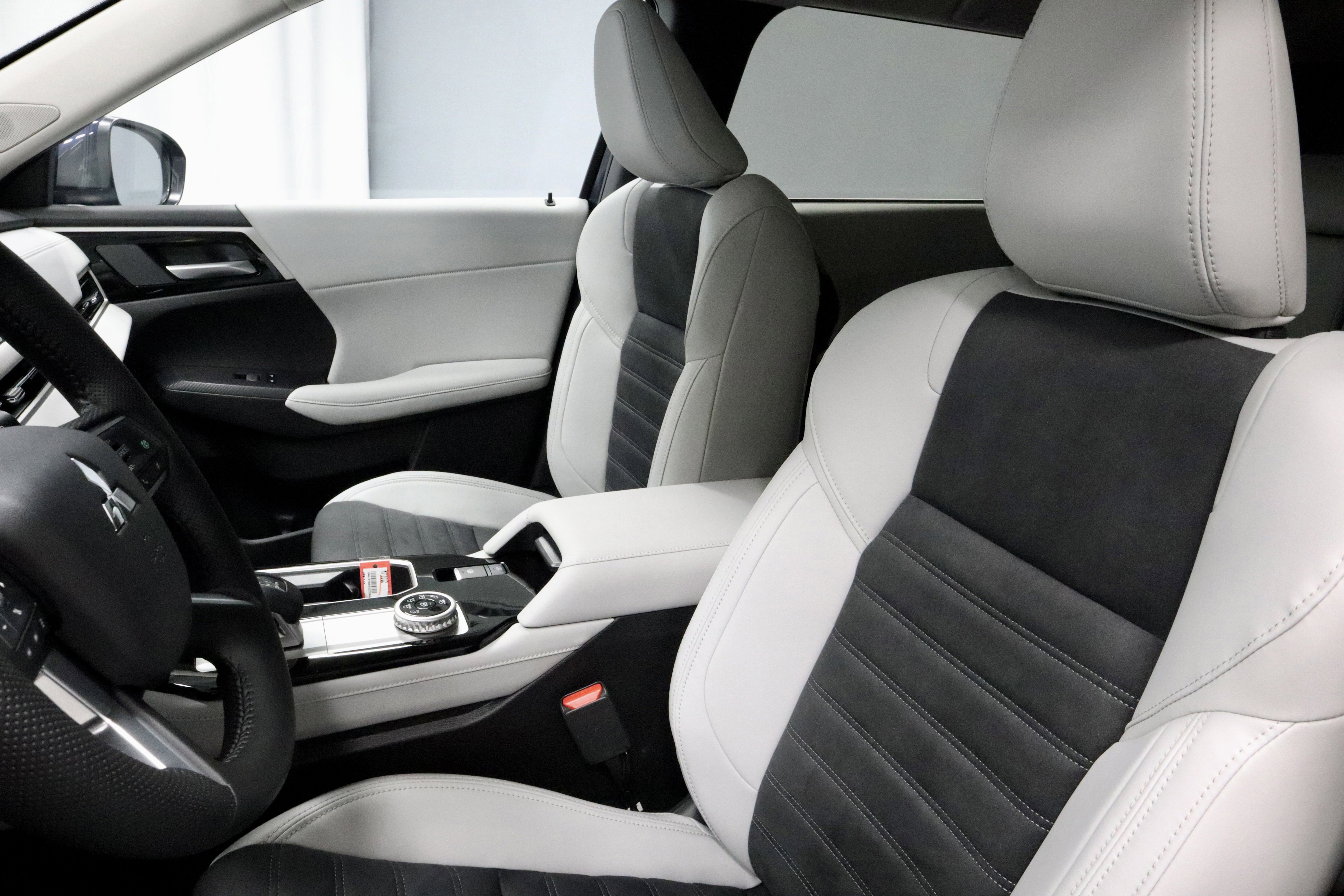 New 2025 Mitsubishi Outlander SE image 20