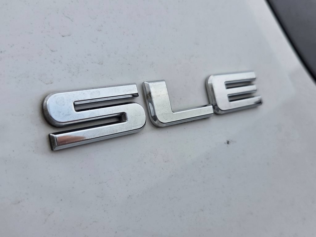 Used 2017 GMC Acadia SLE w/ Driver Alert Package I FWD image 4