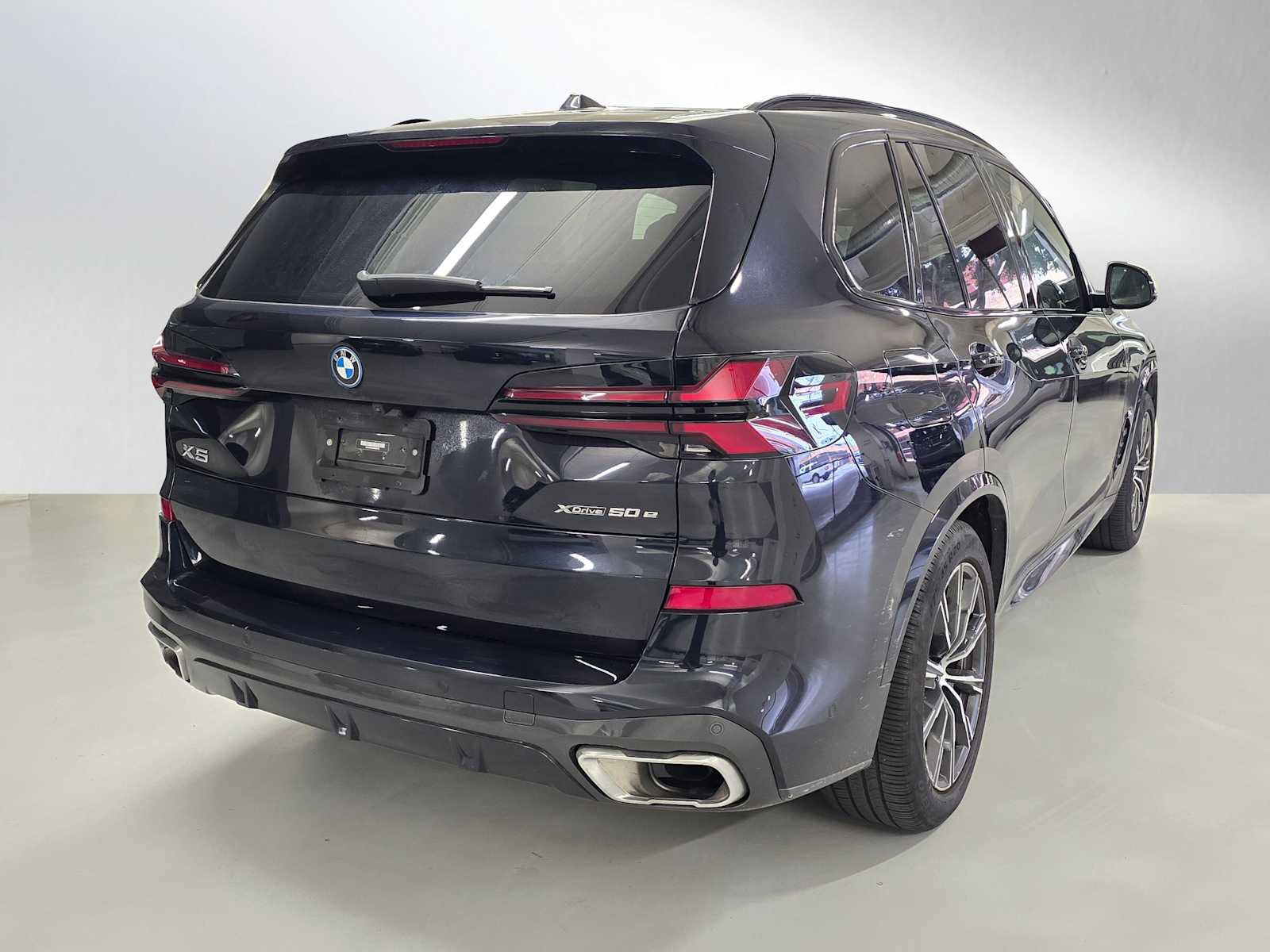 Used 2024 BMW X5 xDrive50e w/ M Sport Package image 5