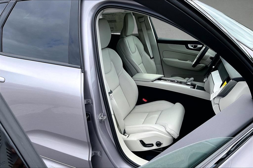 New 2026 Volvo XC60 B5 Ultra w/ Climate Package AWD/4WD image 12