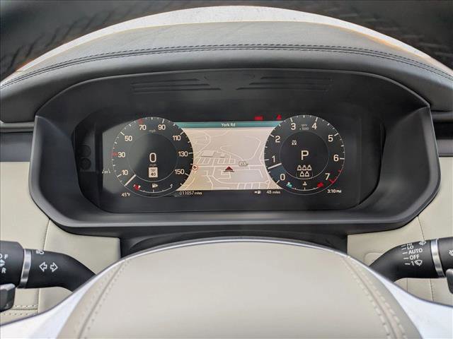 Used 2024 Land Rover Discovery Metropolitan Edition image 11