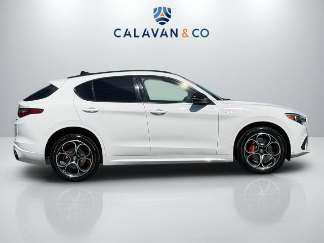 Used 2022 Alfa Romeo Stelvio Veloce AWD/4WD image 8