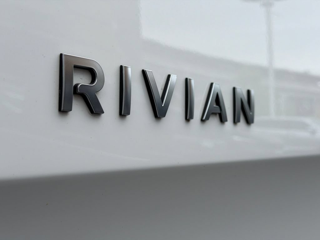 Used 2025 Rivian R1T Adventure AWD/4WD image 29