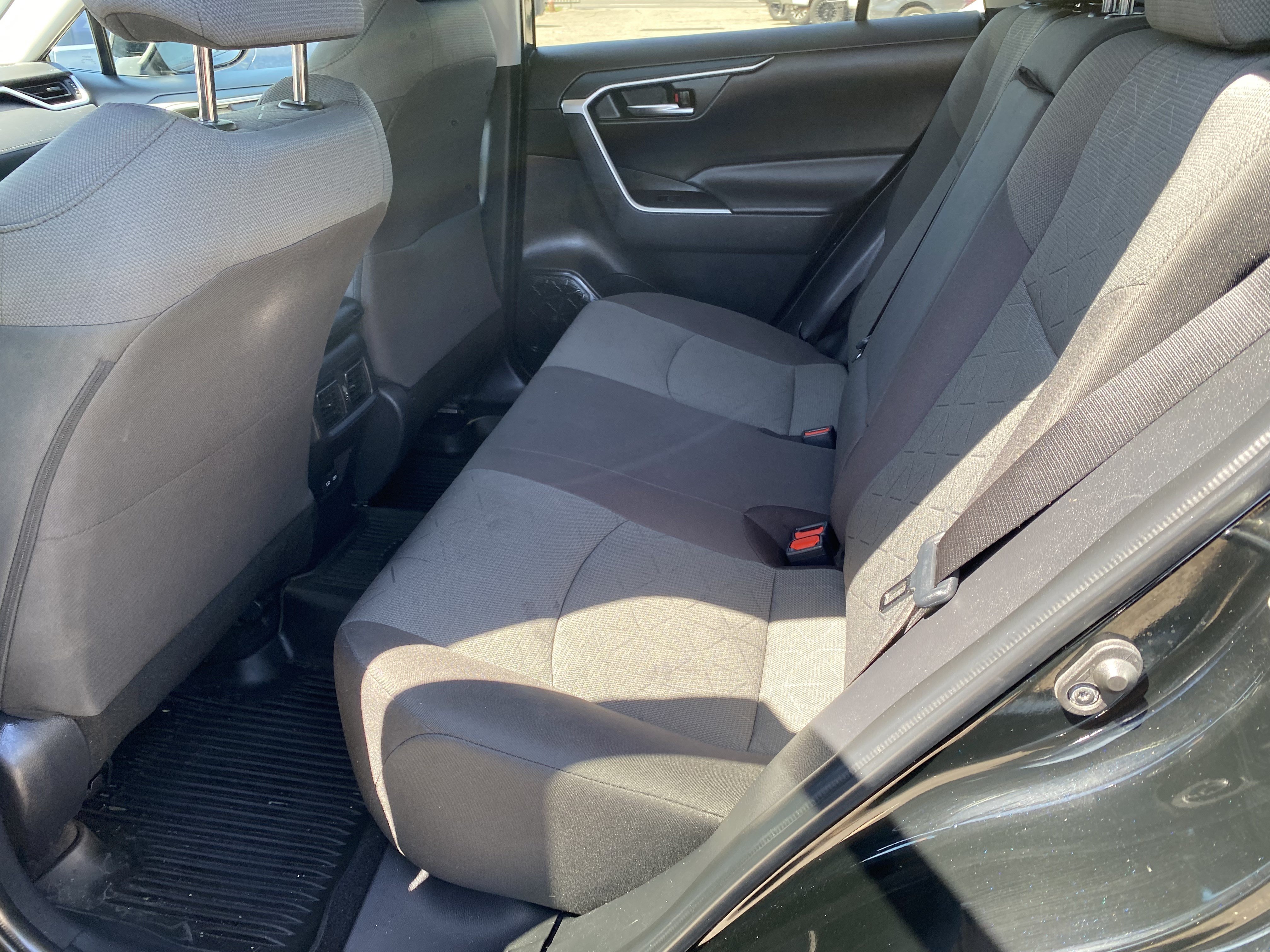 Used 2022 Toyota RAV4 XLE w/ Convenience Package FWD image 15