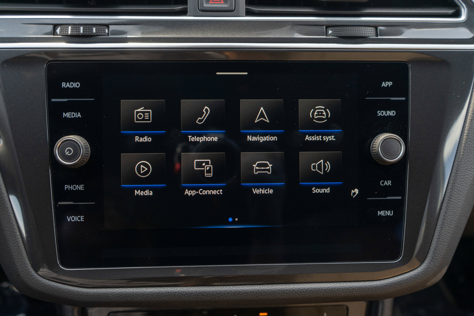 Used 2023 Volkswagen Tiguan SE w/ Panoramic Sunroof Package AWD/4WD image 17