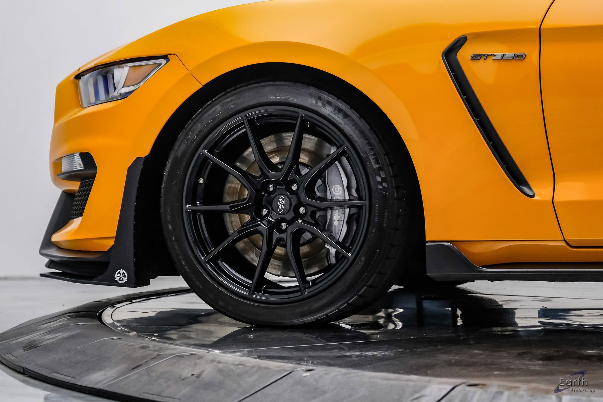 Used 2019 Ford Mustang Shelby GT350 w/ Technology Package RWD image 81