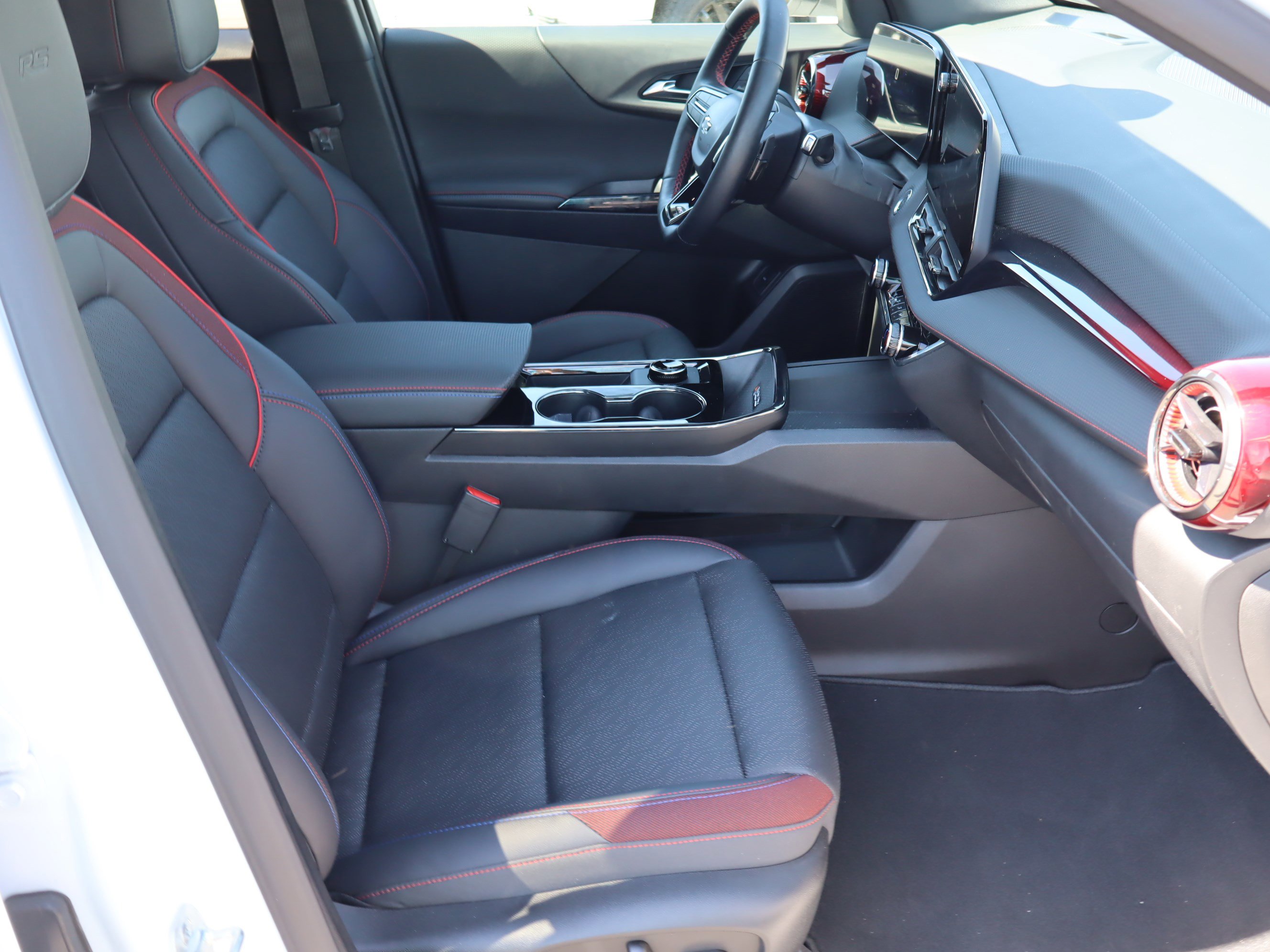 Used 2025 Chevrolet Equinox RS w/ Safety and Technology Package image 37