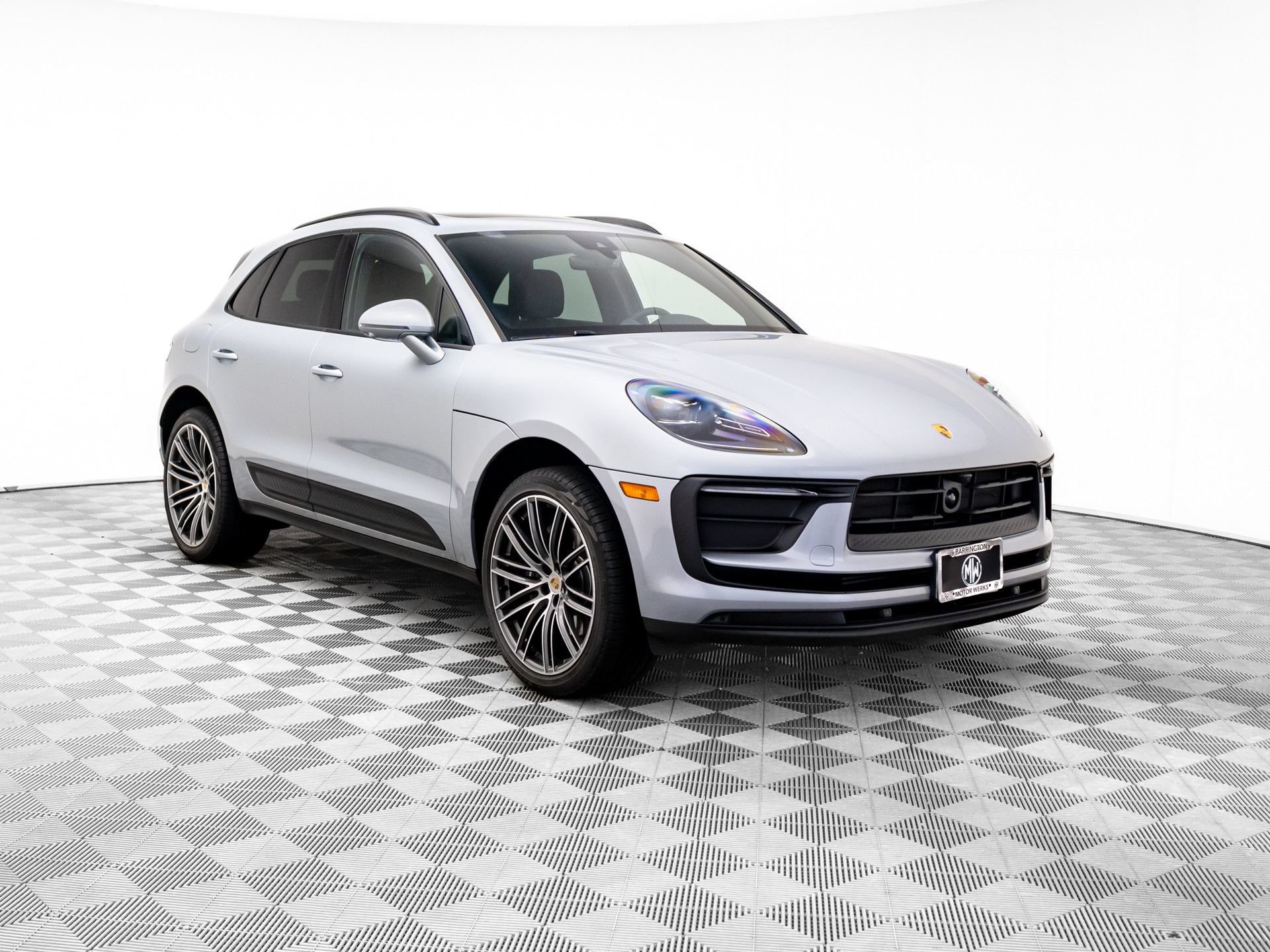 Certified 2026 Porsche Macan AWD/4WD image 6