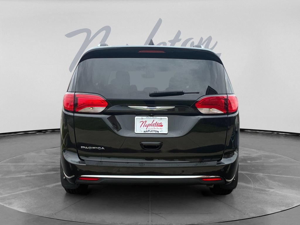 Used 2020 Chrysler Pacifica Touring-L Plus w/ Tire & Wheel Group FWD image 7