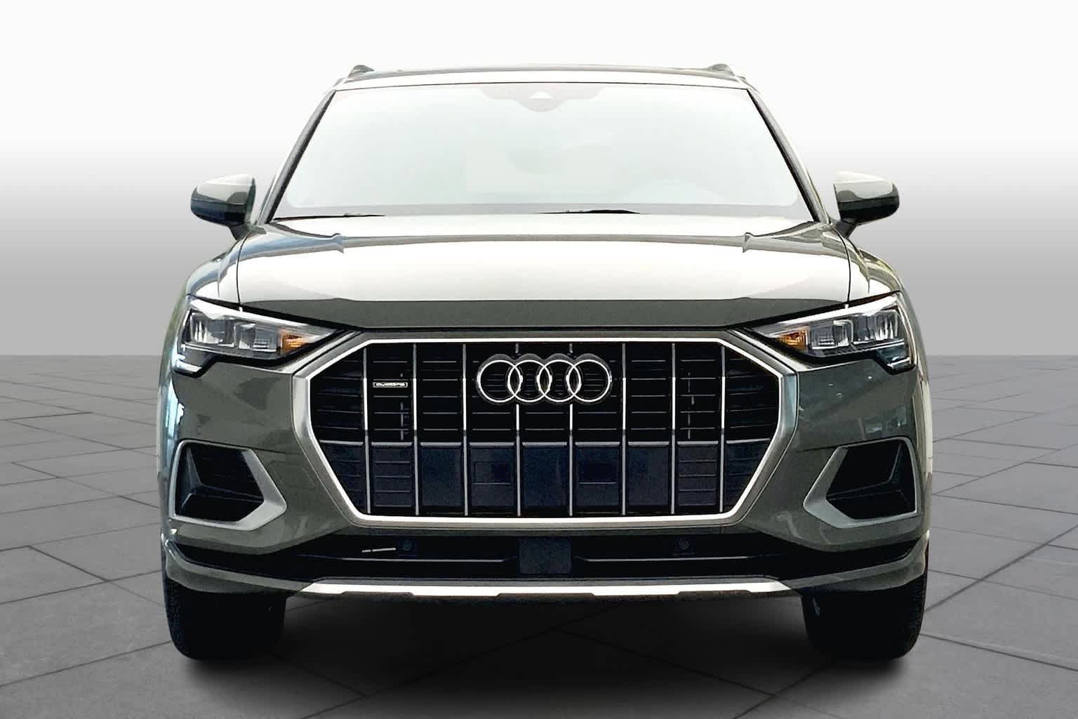 Used 2020 Audi Q3 2.0T Premium w/ Convenience Package AWD/4WD image 4