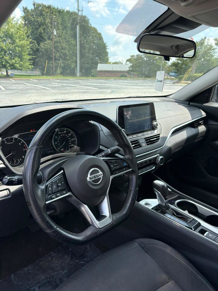 Used 2022 Nissan Altima 2.5 SV w/ SV Premium Package FWD image 10