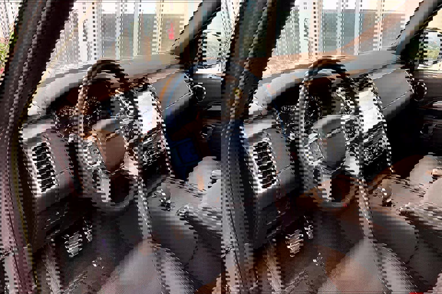 Used 2023 Land Rover Discovery S R-Dynamic image 18