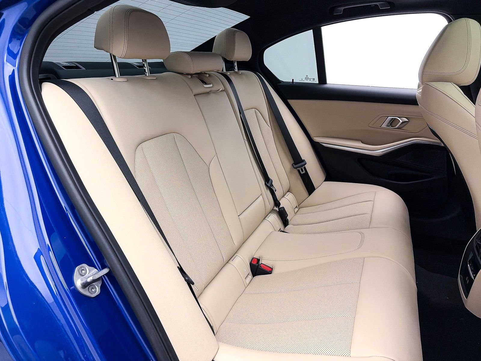 Used 2025 BMW 330i Sedan w/ M Sport Package image 36