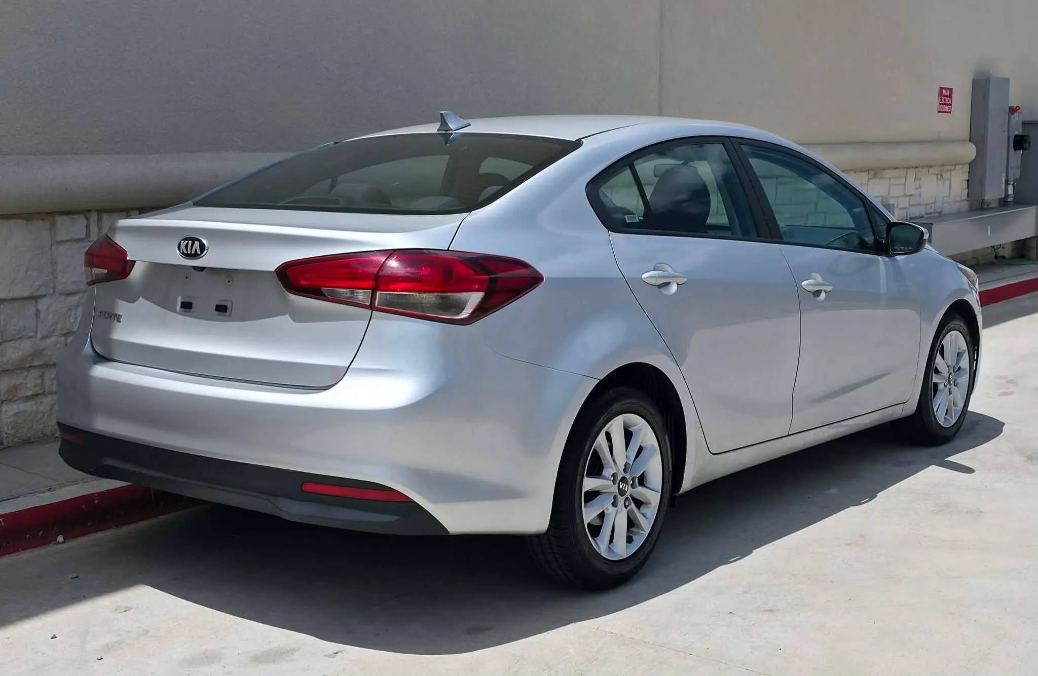 Used 2017 Kia Forte LX w/ LX Popular Package FWD image 3