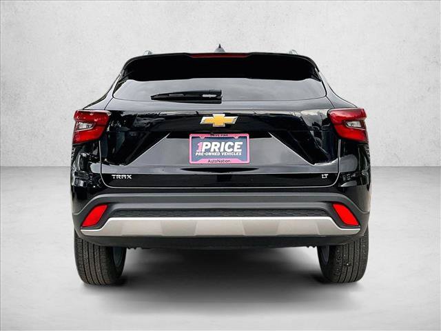 Used 2025 Chevrolet Trax LT FWD image 4