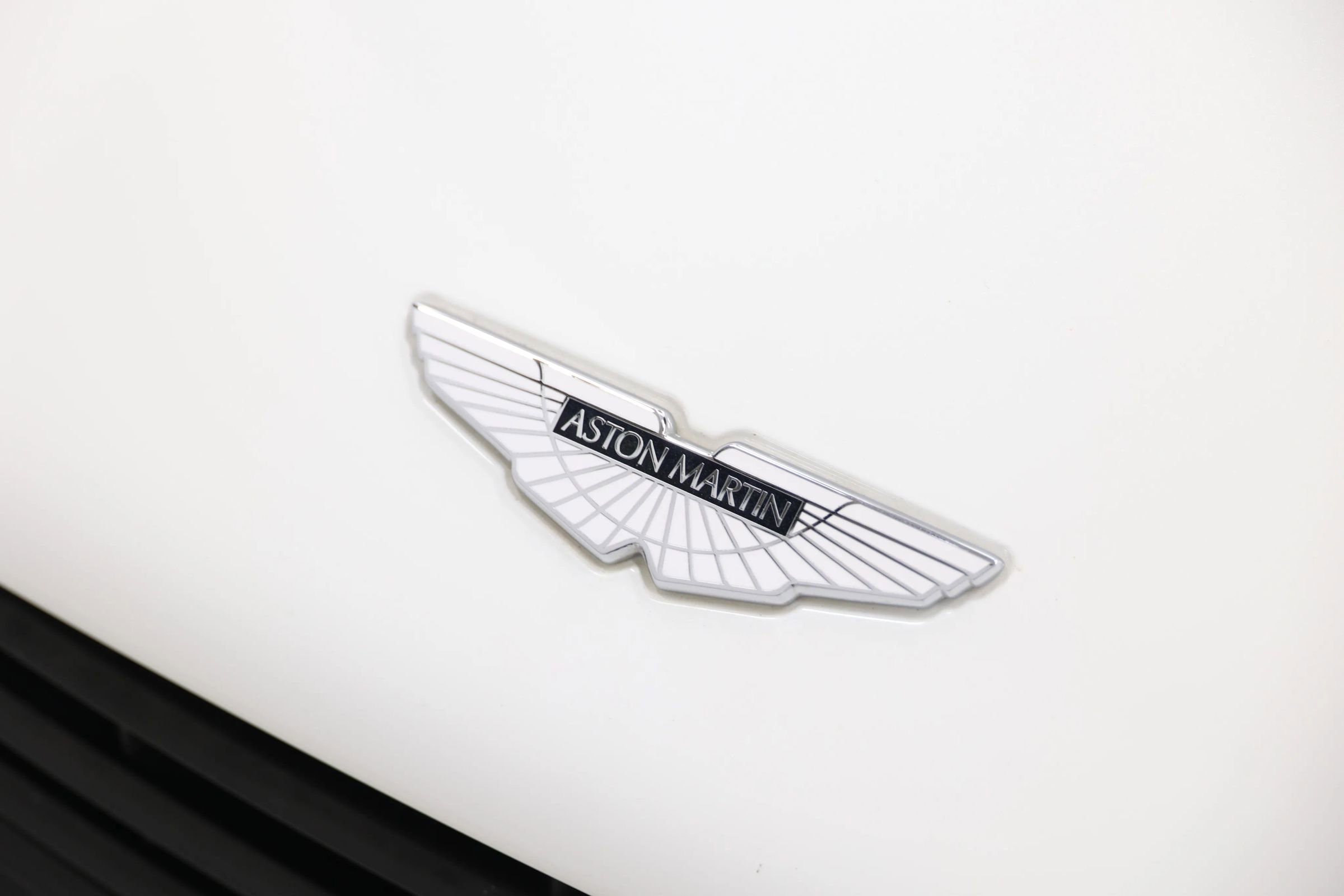 Used 2015 Aston Martin Vanquish Volante RWD image 8