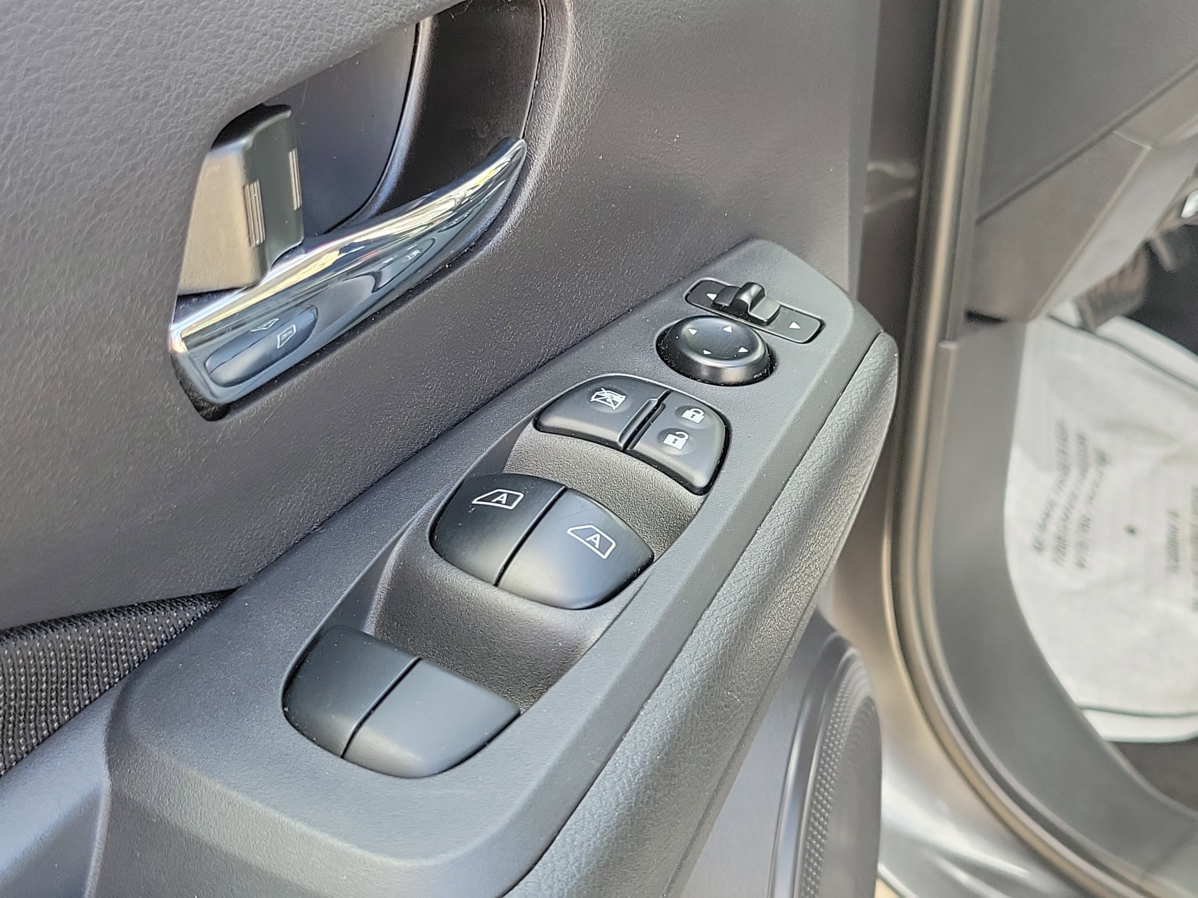 Used 2023 Nissan Kicks SV FWD image 14