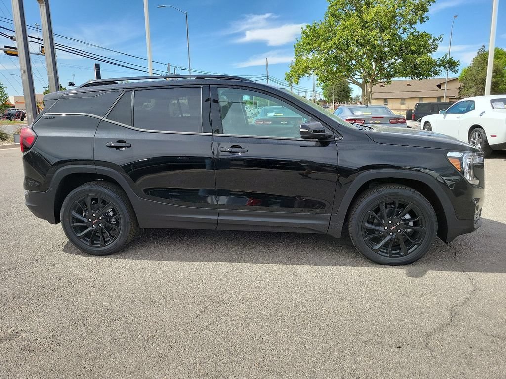 New 2024 GMC Terrain SLT w/ Infotainment Package II AWD/4WD image 14
