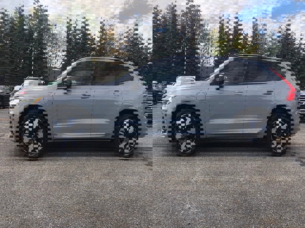 Used 2025 Volvo XC60 T8 Plus w/ Protection Package Premier image 7