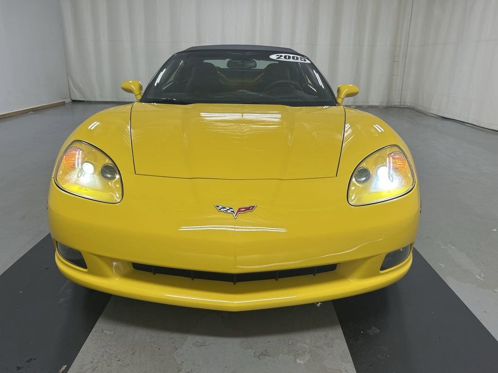 Used 2005 Chevrolet Corvette Convertible w/ Preferred Equipment Group RWD image 3