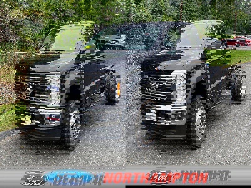 New 2026 Ford F450 XLT image 1