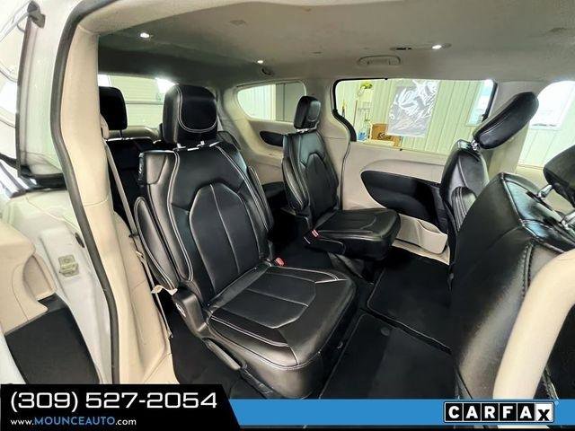 Used 2024 Chrysler Pacifica Touring-L image 8