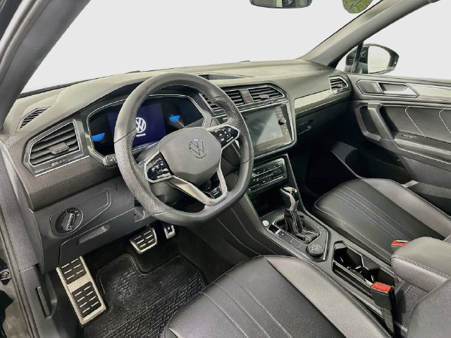 Used 2024 Volkswagen Tiguan SE R-Line AWD/4WD image 20