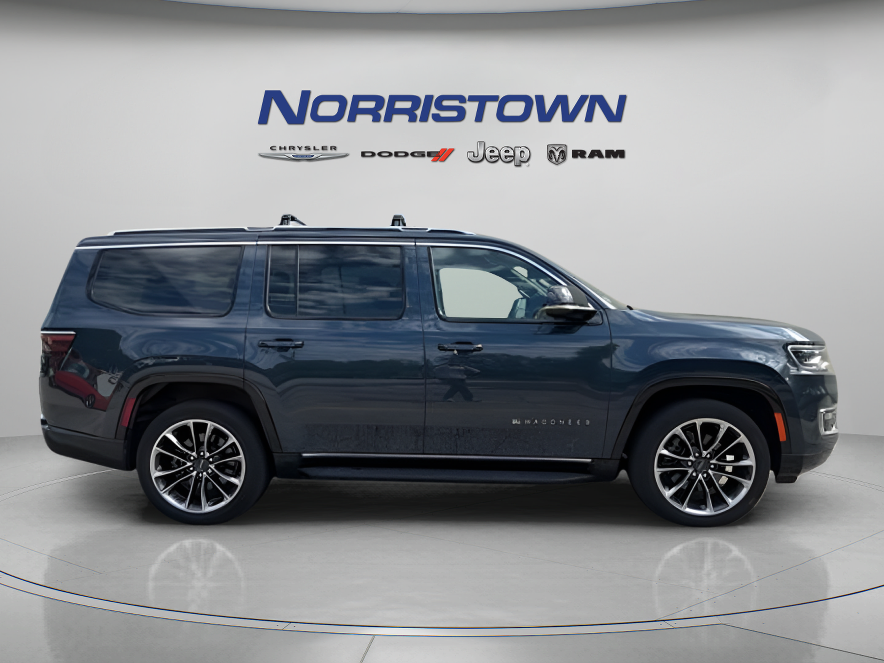 Certified 2023 Jeep Wagoneer Series II w/ Premium Group I AWD/4WD image 8
