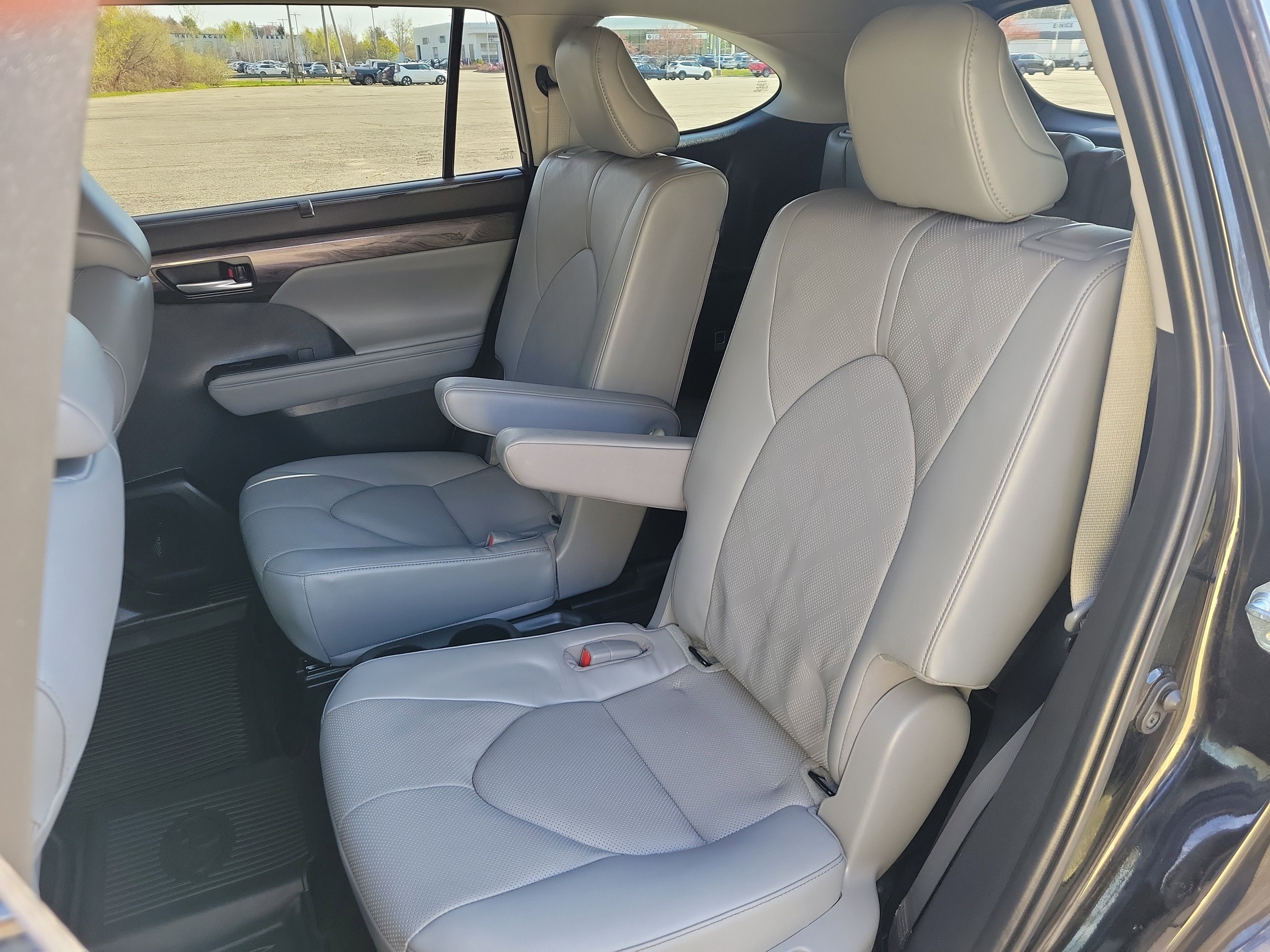 Used 2023 Toyota Highlander Platinum AWD/4WD image 16