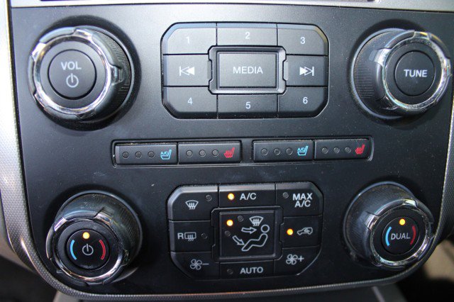 Used 2016 Ford Expedition XLT w/ Equipment Group 202A RWD image 7