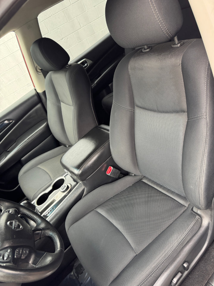 Used 2018 Nissan Pathfinder SV image 17