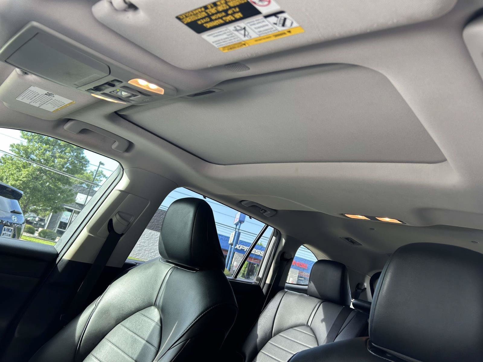 Used 2020 Toyota Highlander XLE FWD image 23