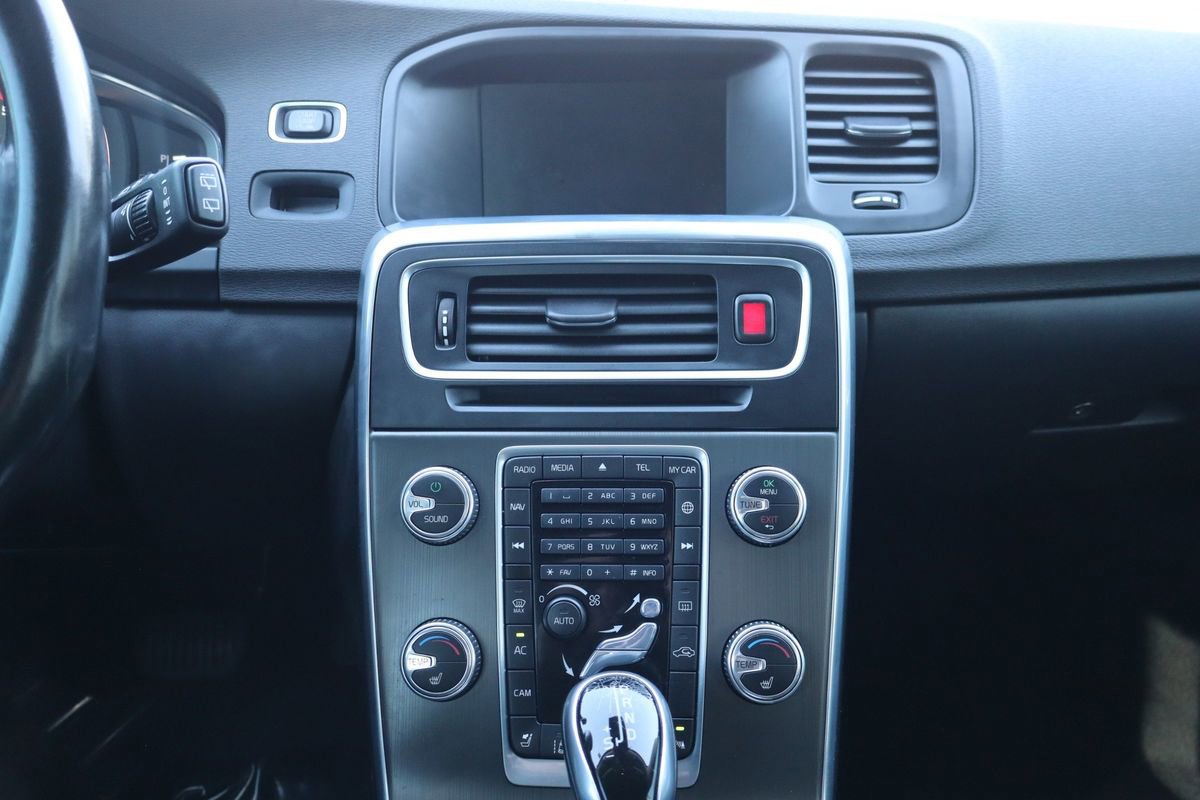 Used 2015 Volvo V60 T5 Platinum image 35