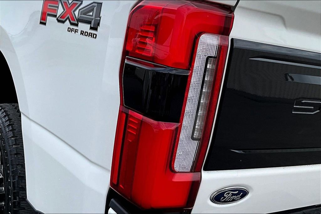 Used 2025 Ford F350 Platinum w/ FX4 Off-Road Package image 33