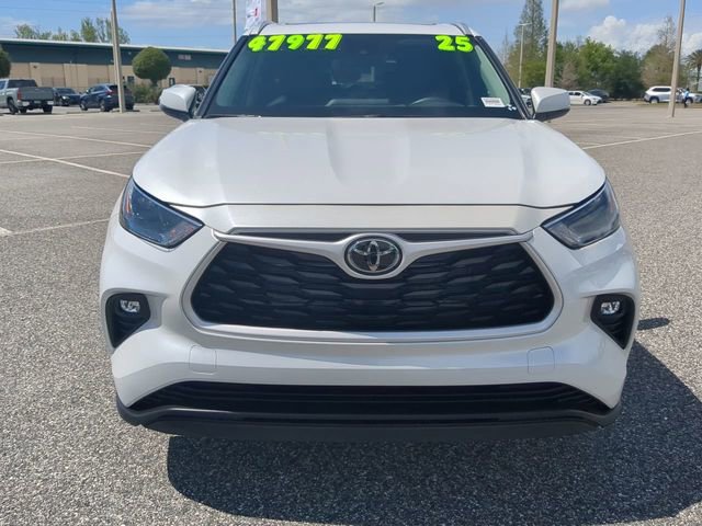 Certified 2025 Toyota Highlander XLE image 9