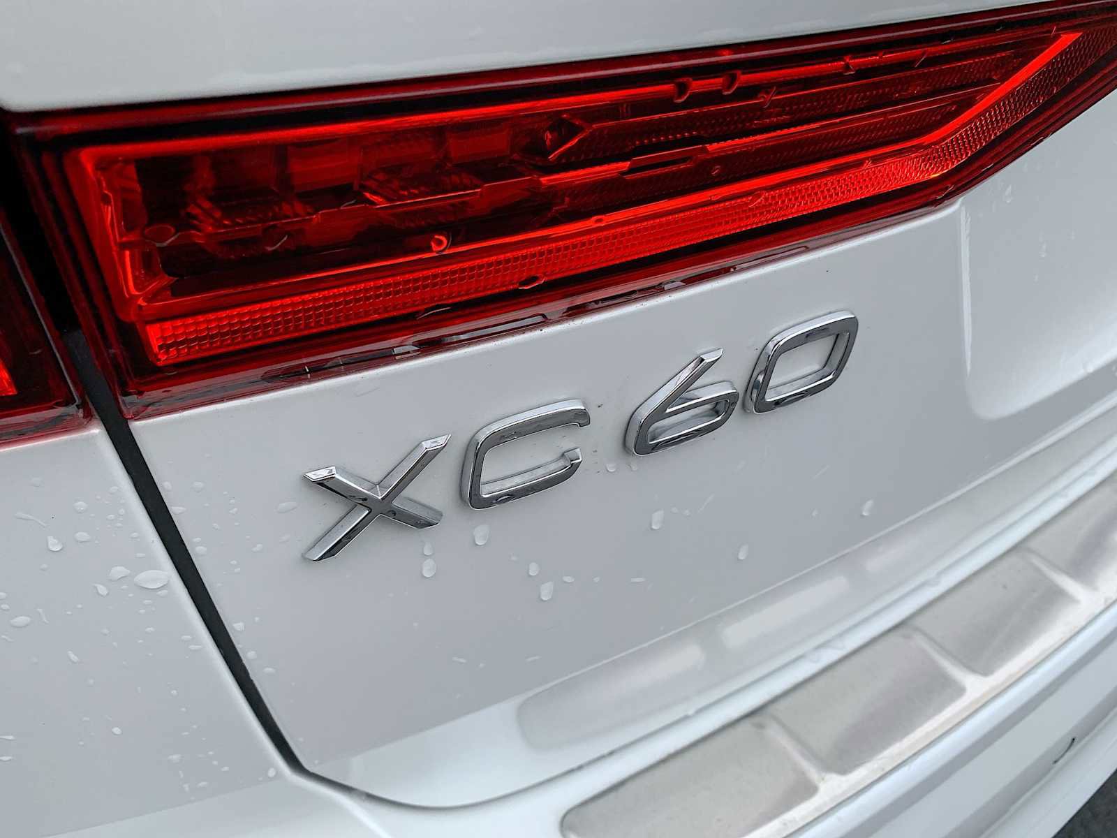 Used 2023 Volvo XC60 B5 Core image 30