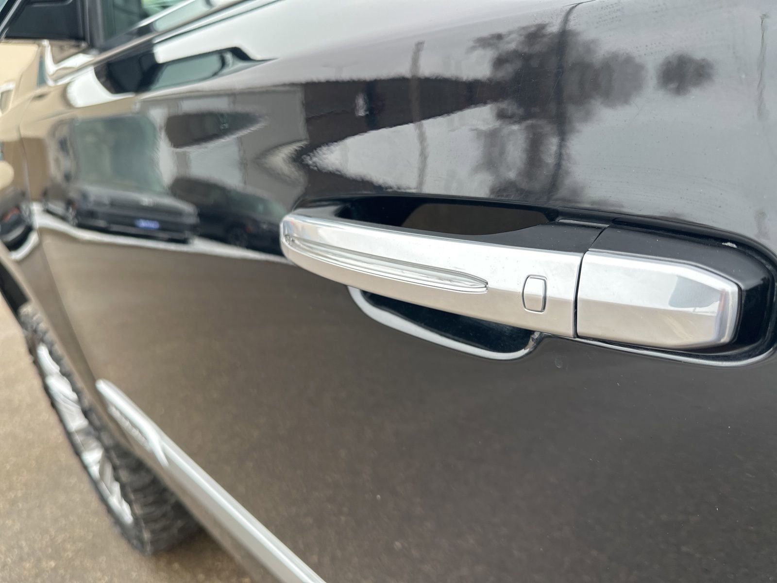 Used 2020 Cadillac Escalade ESV Platinum AWD/4WD image 11