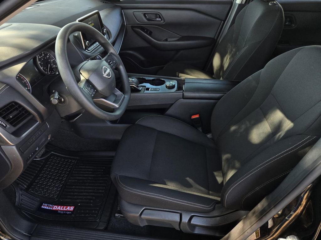 Used 2025 Nissan Rogue S image 18