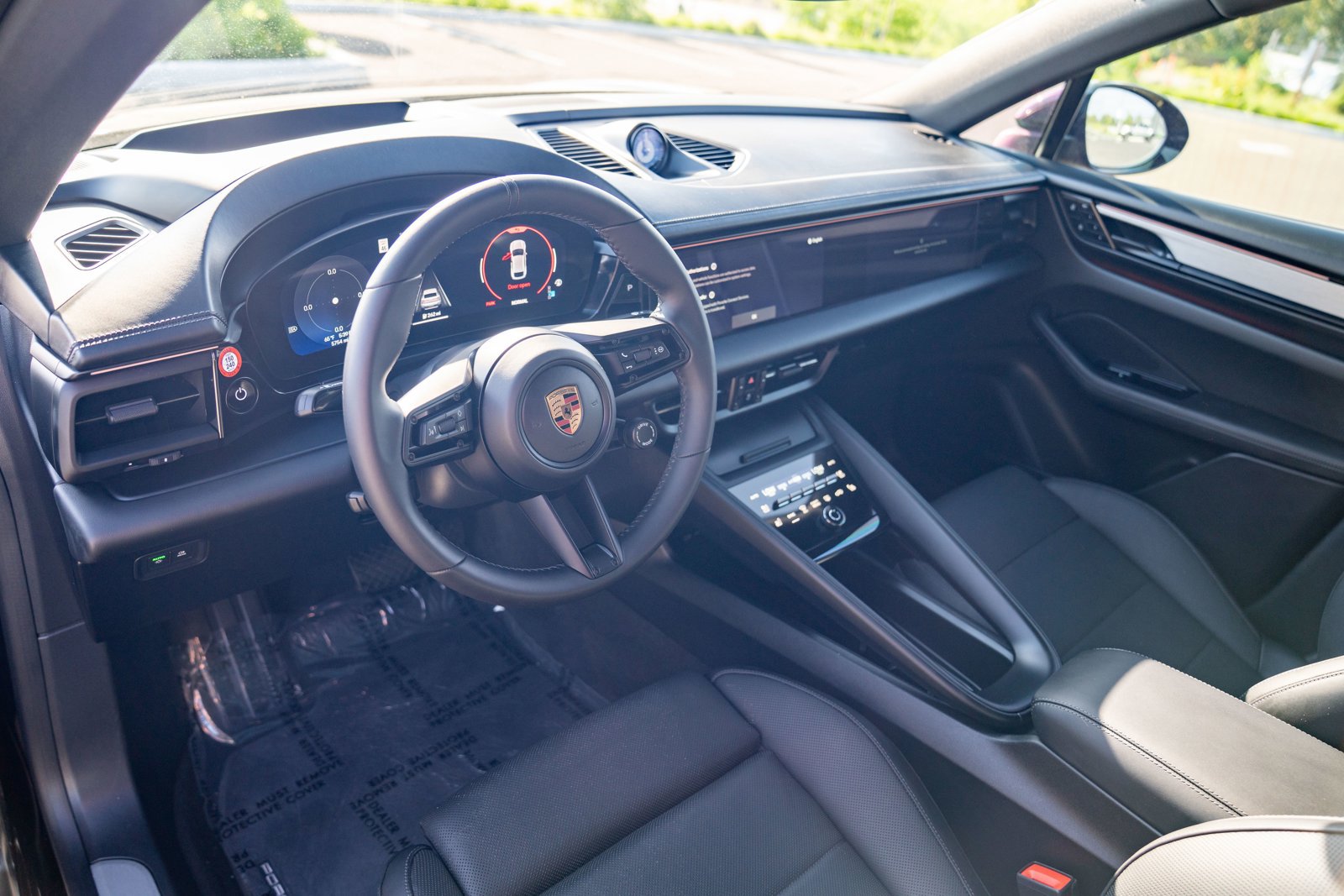 Certified 2025 Porsche Macan 4 Electric AWD/4WD image 4