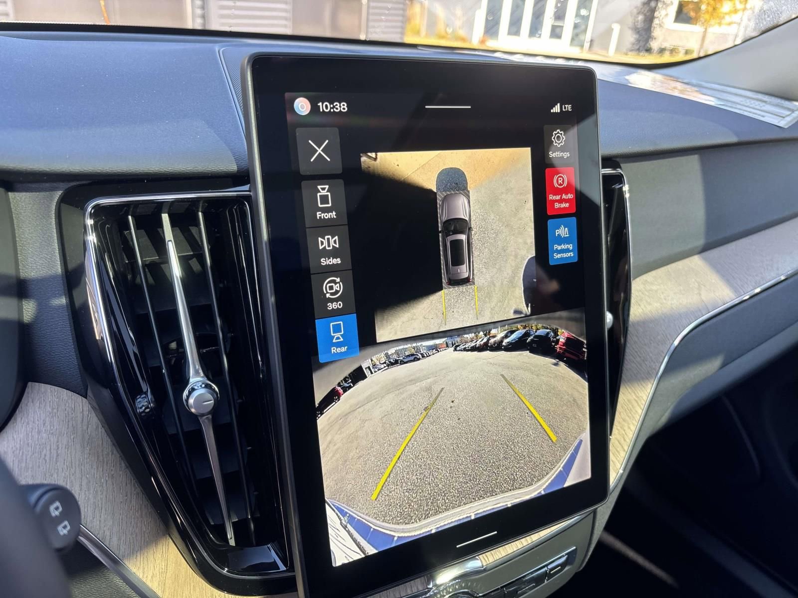 New 2026 Volvo XC60 B5 Plus w/ Protection Package Premier image 20