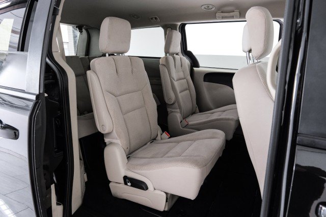 Used 2018 Dodge Grand Caravan SE w/ UConnect Hands-Free Group FWD image 30