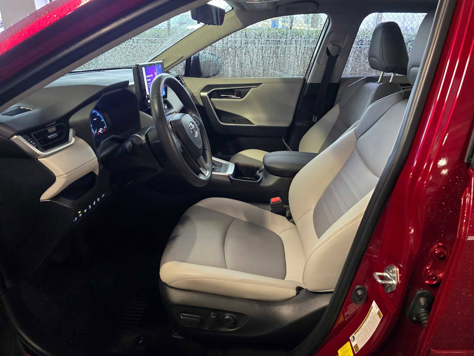 Used 2024 Toyota RAV4 Limited image 24