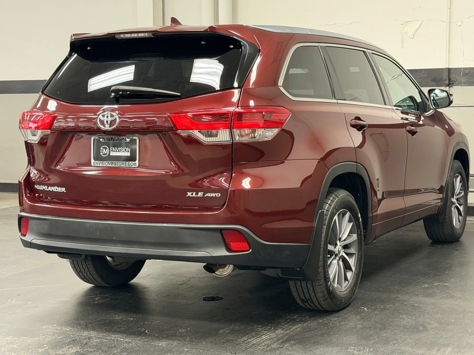 Used 2017 Toyota Highlander XLE AWD/4WD image 12